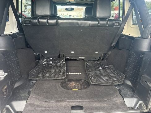 Used 2016 Jeep Wrangler Unlimited Rubicon image 34