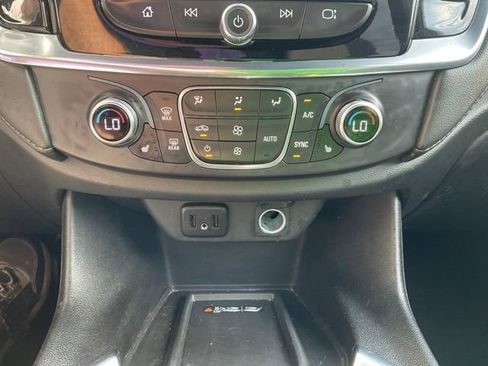 Used 2023 Chevrolet Traverse LT image 29