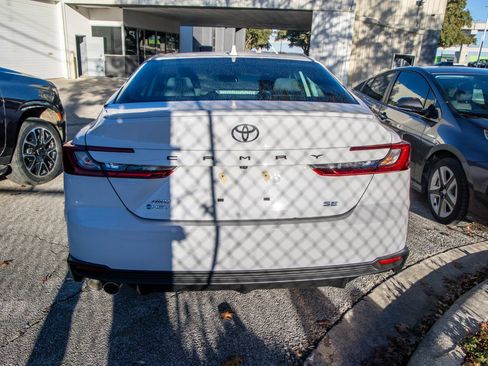 Used 2025 Toyota Camry SE image 10