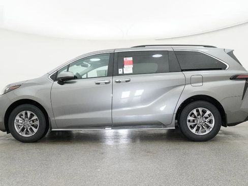 New 2026 Toyota Sienna XLE image 22