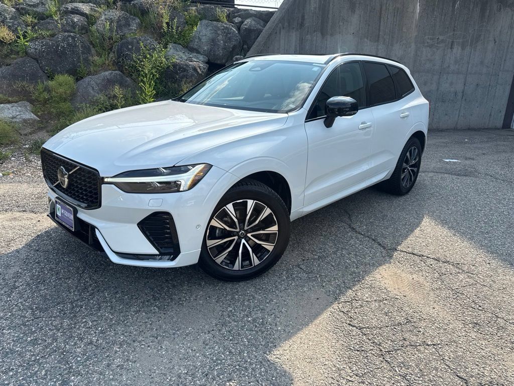 Used 2024 Volvo XC60 B5 Plus w/ Protection Package Premier AWD/4WD image 2