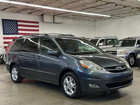 Used 2006 Toyota Sienna XLE image 1