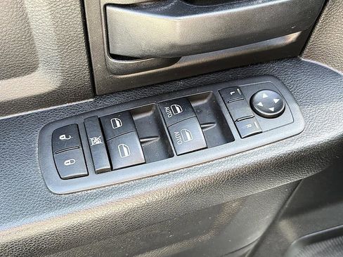 Used 2020 RAM 1500 Tradesman w/ Chrome Appearance Group RWD image 16