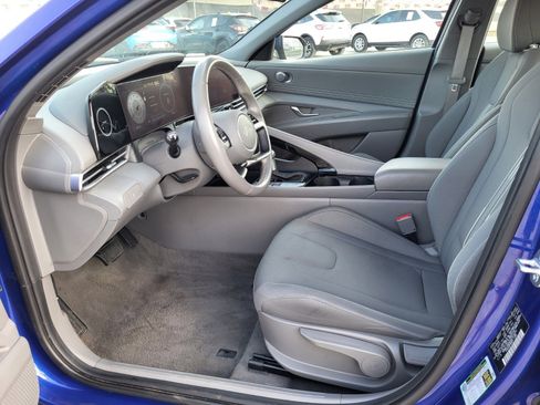 Used 2025 Hyundai Elantra SEL image 19
