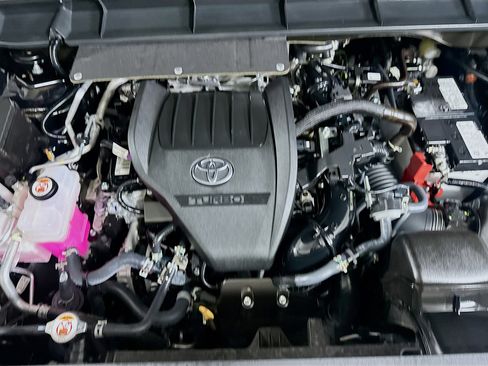 Used 2025 Toyota Highlander XLE image 36