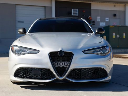 Used 2019 Alfa Romeo Giulia w/ Quick Order Package 22K Sport image 19