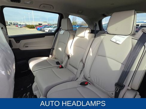 New 2026 Honda Odyssey Touring image 14