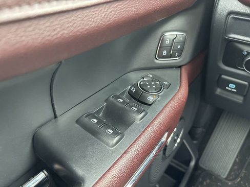 Used 2024 Ford Expedition Limited image 27