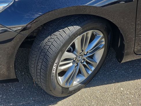 Used 2016 Toyota Camry SE image 30