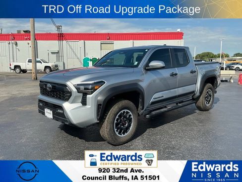 Used 2025 Toyota Tacoma TRD Off-Road w/ TRD Off Road Upgrade Package AWD/4WD image 5
