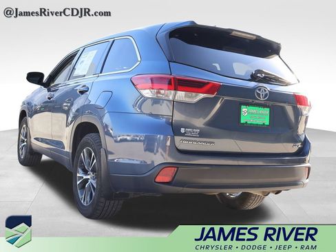 Used 2019 Toyota Highlander Plus AWD/4WD image 3