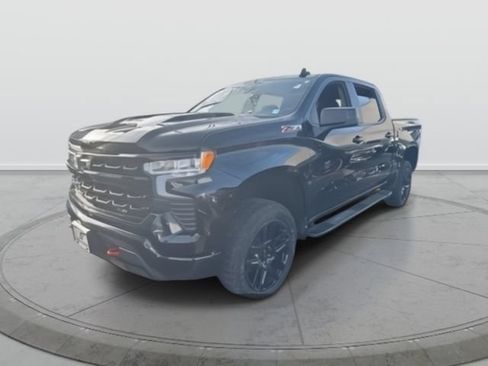 Used 2024 Chevrolet Silverado 1500 LT Trail Boss w/ Convenience Package II AWD/4WD image 3