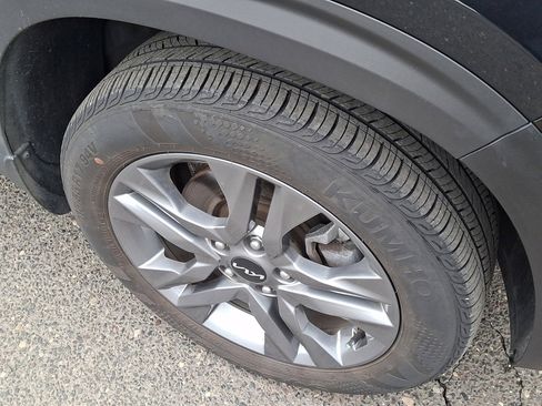 Used 2023 Kia Seltos LX image 11