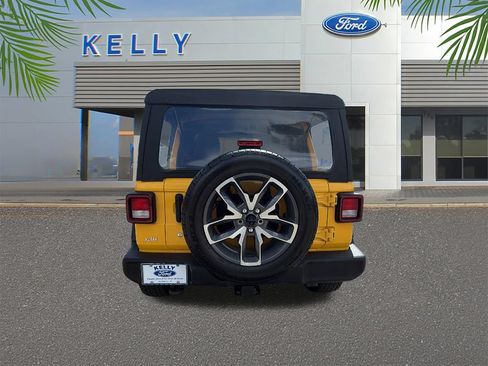 Used 2018 Jeep Wrangler Unlimited Sport AWD/4WD image 4