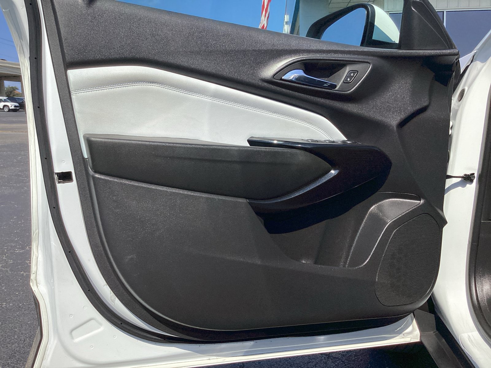 Used 2025 Chevrolet Trax LT FWD image 29
