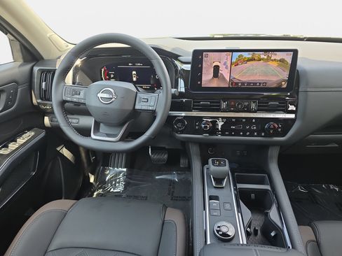 New 2026 Nissan Pathfinder Platinum w/ Lighting Package AWD/4WD image 9