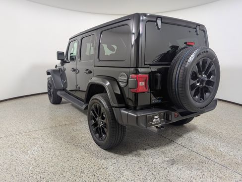 Used 2025 Jeep Wrangler Unlimited Sahara AWD/4WD image 6