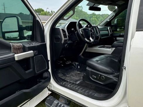 Used 2019 Ford F250 Lariat w/ Lariat Value Package image 12