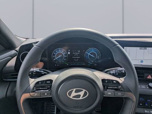 Used 2025 Hyundai Elantra SEL FWD image 29