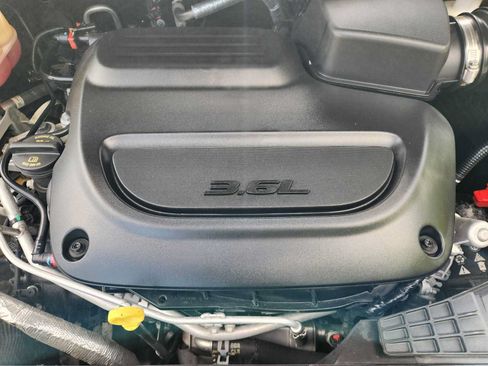 Used 2021 Chrysler Pacifica Touring-L FWD image 31