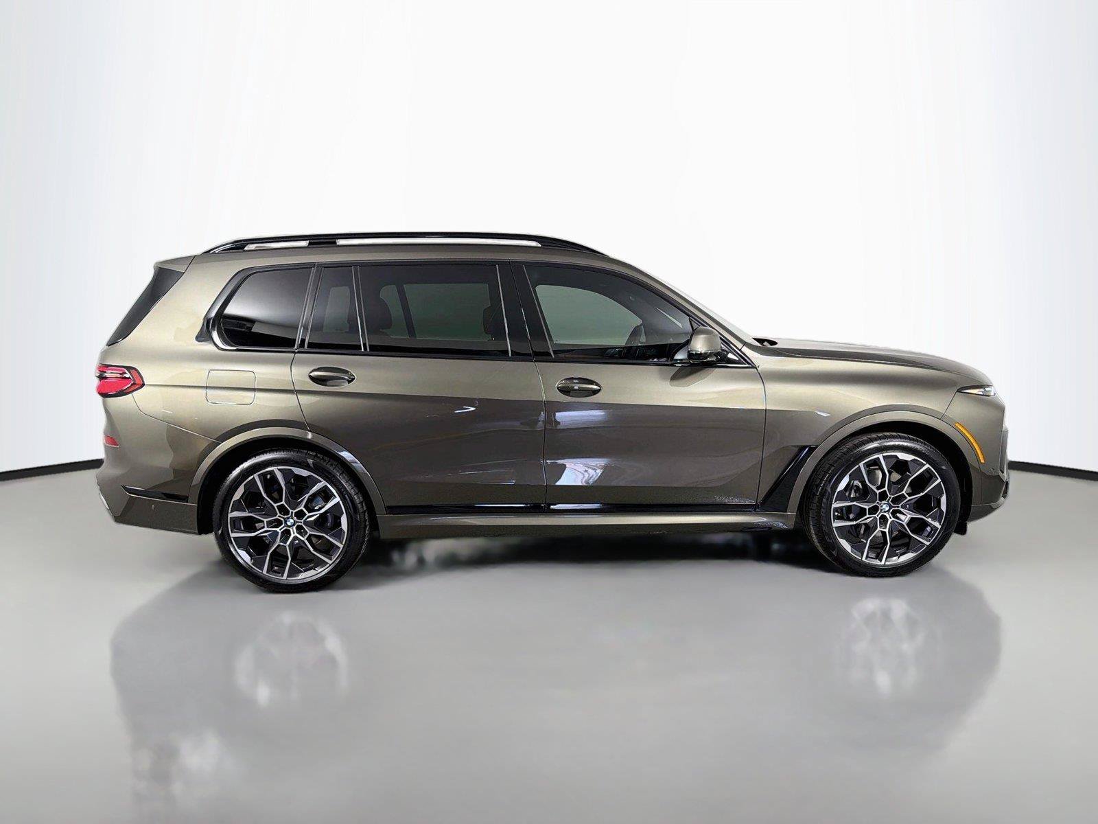 New 2027 BMW X7 xDrive40i w/ M Sport Package AWD/4WD image 4