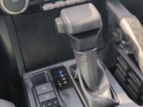 Certified 2024 Toyota Tacoma SR5 AWD/4WD image 25