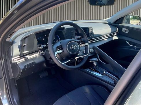 New 2026 Hyundai Elantra SE FWD image 7