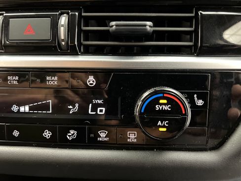 Used 2025 Nissan Pathfinder SL FWD image 59