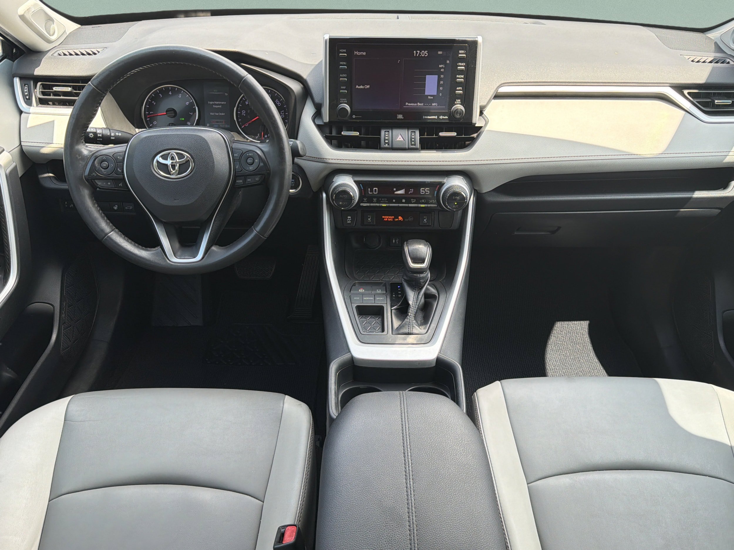 Used 2019 Toyota RAV4 XLE Premium w/ Cold Weather Package FWD image 6