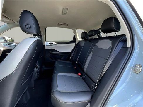 New 2026 Volkswagen Taos SE image 22