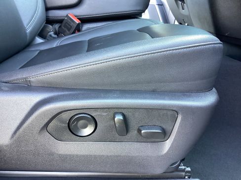 Used 2025 GMC Sierra 1500 SLT image 19