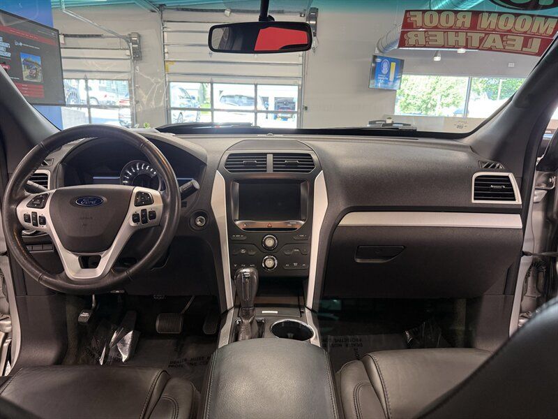 Used 2015 Ford Explorer XLT w/ Equipment Group 202B AWD/4WD image 38
