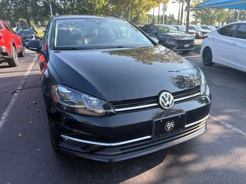Used 2019 Volkswagen Golf SE FWD image 2