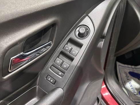 Used 2019 Chevrolet Trax LT w/ LT Convenience Package image 16