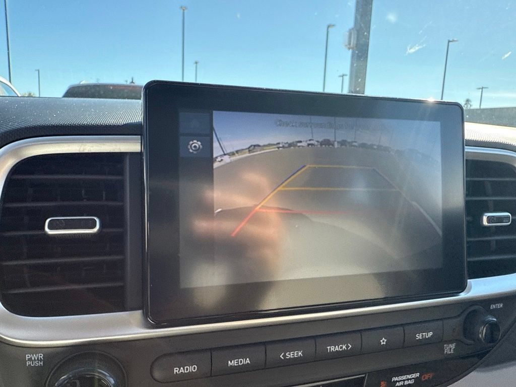 Used 2025 Hyundai Venue SEL FWD image 14