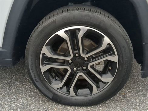 Used 2022 Jeep Compass Limited image 10
