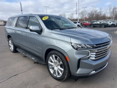 Used 2024 Chevrolet Suburban High Country w/ Advanced Technology Package image 3