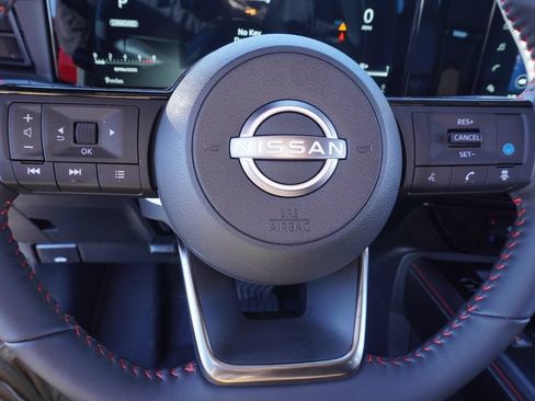 Used 2025 Nissan Kicks SR FWD image 17
