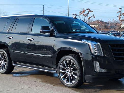 Used 2020 Cadillac Escalade Premium Luxury image 8