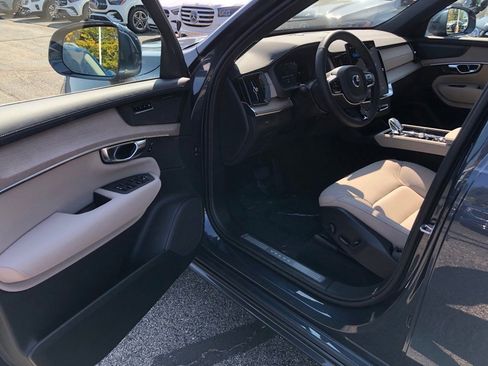 New 2026 Volvo XC90 B6 Plus w/ Protection Package Premier image 11