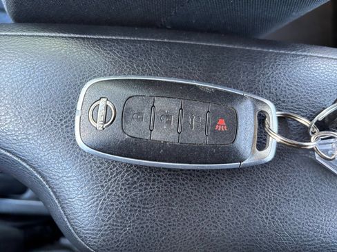 Used 2025 Nissan Versa SV FWD image 21