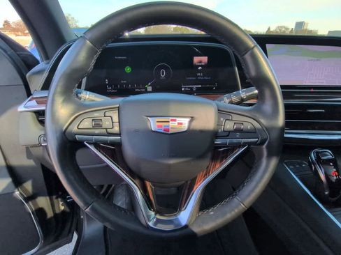 Used 2022 Cadillac Escalade ESV Premium Luxury image 25