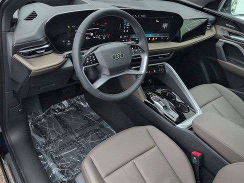 New 2025 Audi Q5 Premium Plus image 2