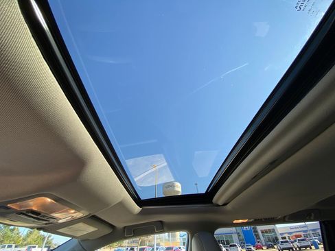 Used 2019 Toyota Highlander XLE image 23