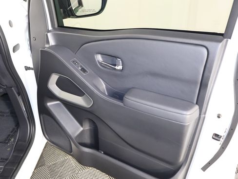 Used 2022 Nissan Frontier SV image 43