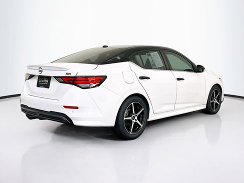 Used 2022 Nissan Sentra SR w/ SR Premium Package image 9