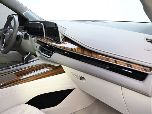 Used 2023 Cadillac Escalade Sport Platinum w/ LPO, ONYX Package AWD/4WD image 15