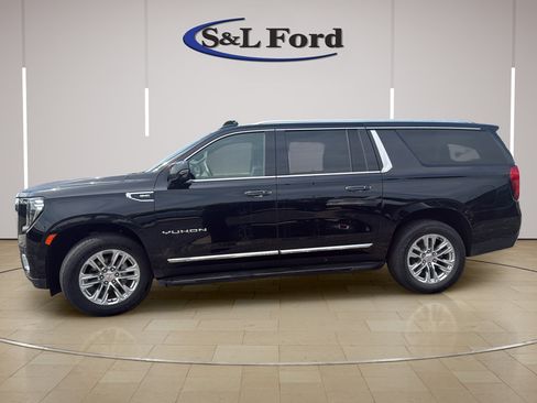 Used 2024 GMC Yukon XL SLT w/ SLT Luxury Package AWD/4WD image 3