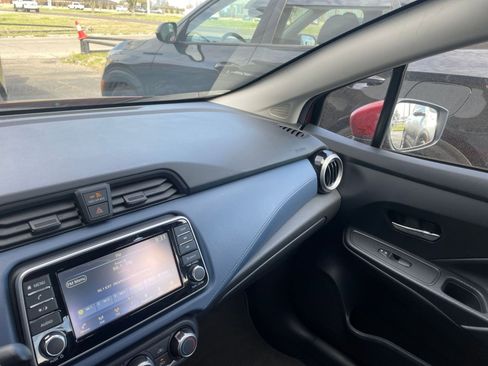 Used 2025 Nissan Versa SV image 33