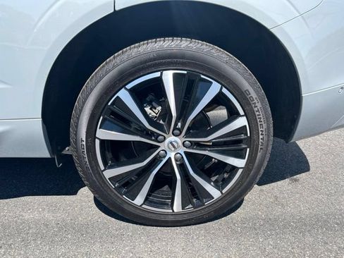 Certified 2025 Volvo XC60 B5 Plus AWD/4WD image 9